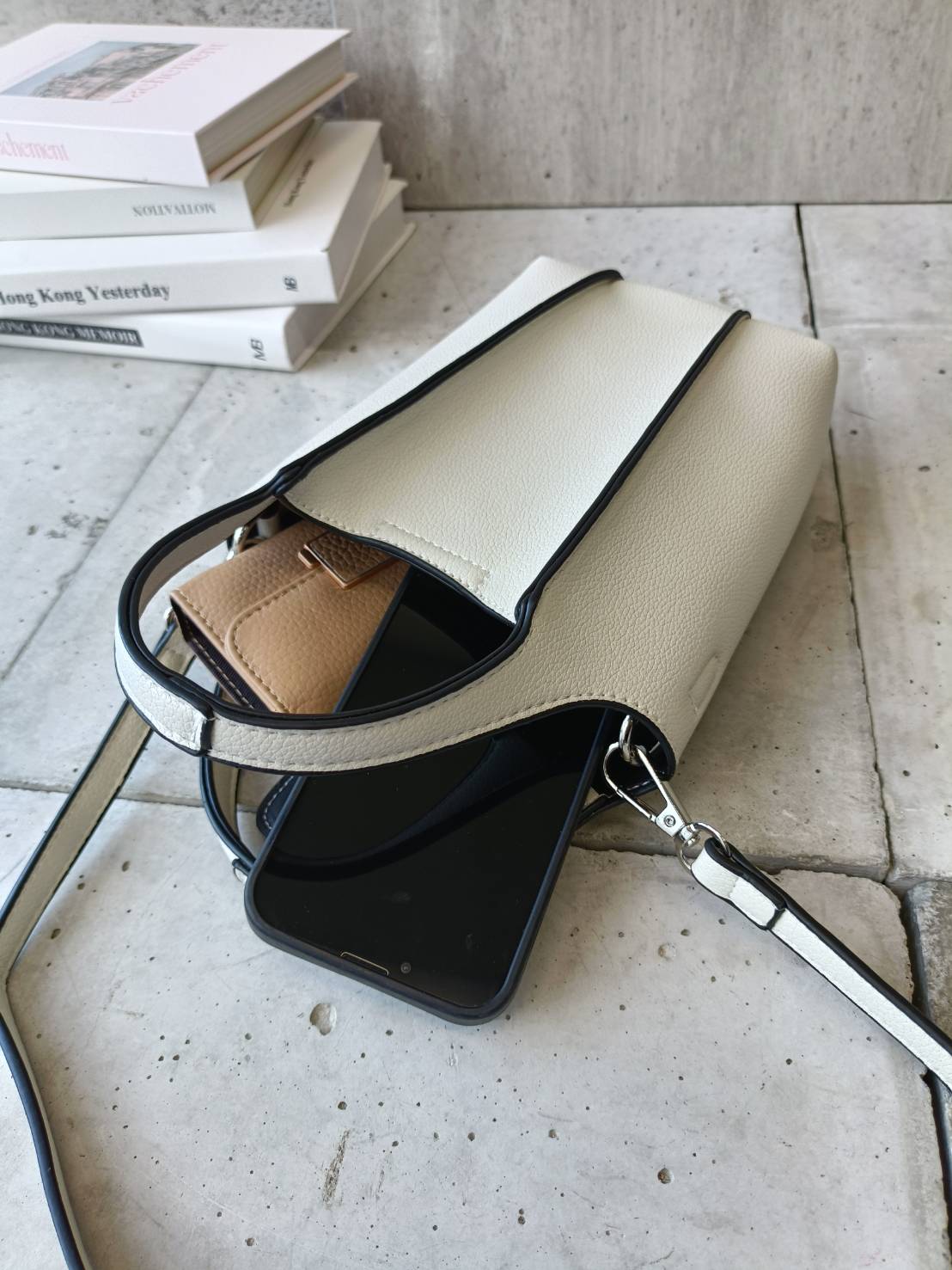 【2way】すっきりとしたシンプルなスマホポーチ S/軽量ミニバッグ おしゃれ スタイリッシュ 斜めがけバッグ