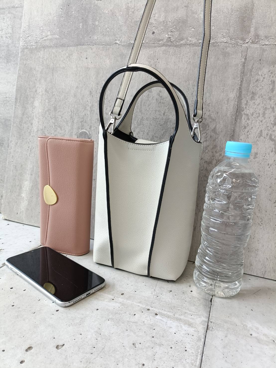 【2way】すっきりとしたシンプルなスマホポーチ L/軽量ミニバッグ おしゃれ スタイリッシュ 斜めがけバッグ