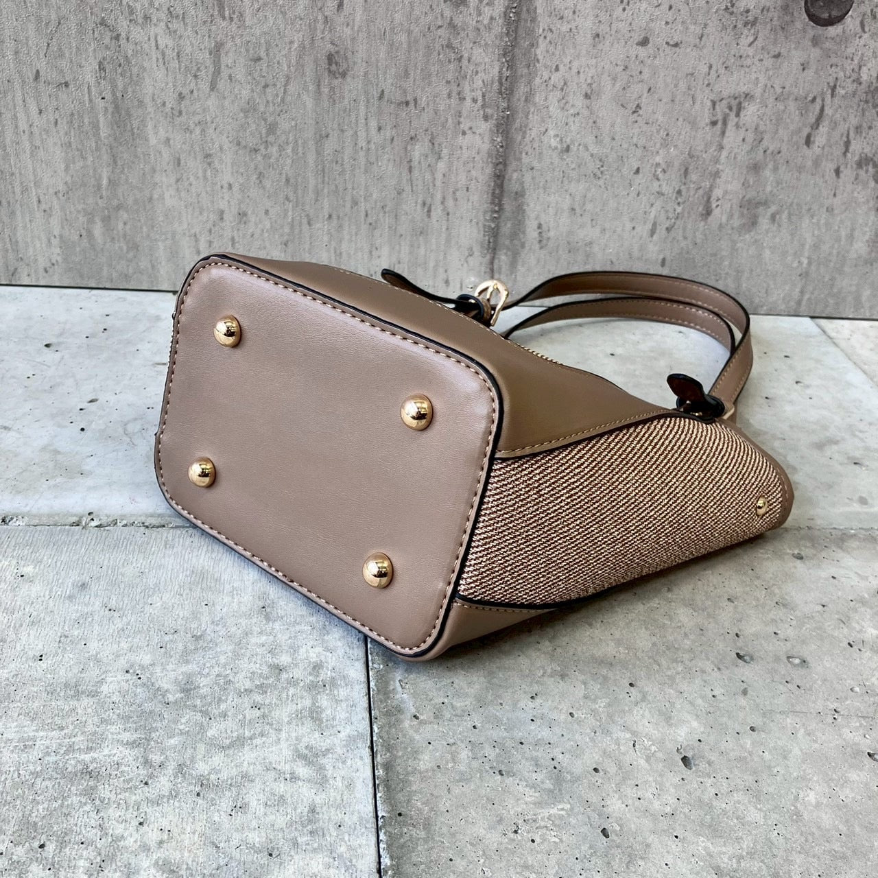 ミディアムサイズハンドバッグ/ショルダー付き 2way 通勤バッグ 上品 シンプル コンパクト GBG-B686