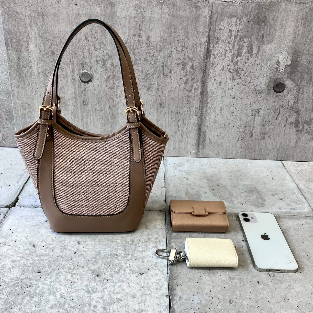 ミディアムサイズハンドバッグ/ショルダー付き 2way 通勤バッグ 上品 シンプル コンパクト GBG-B686
