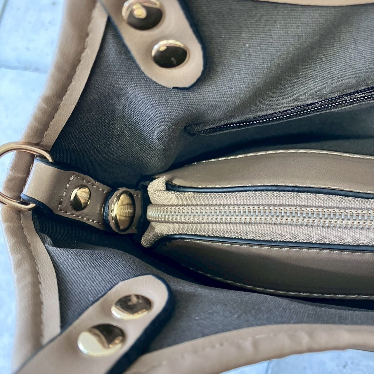 ミディアムサイズハンドバッグ/ショルダー付き 2way 通勤バッグ 上品 シンプル コンパクト GBG-B686