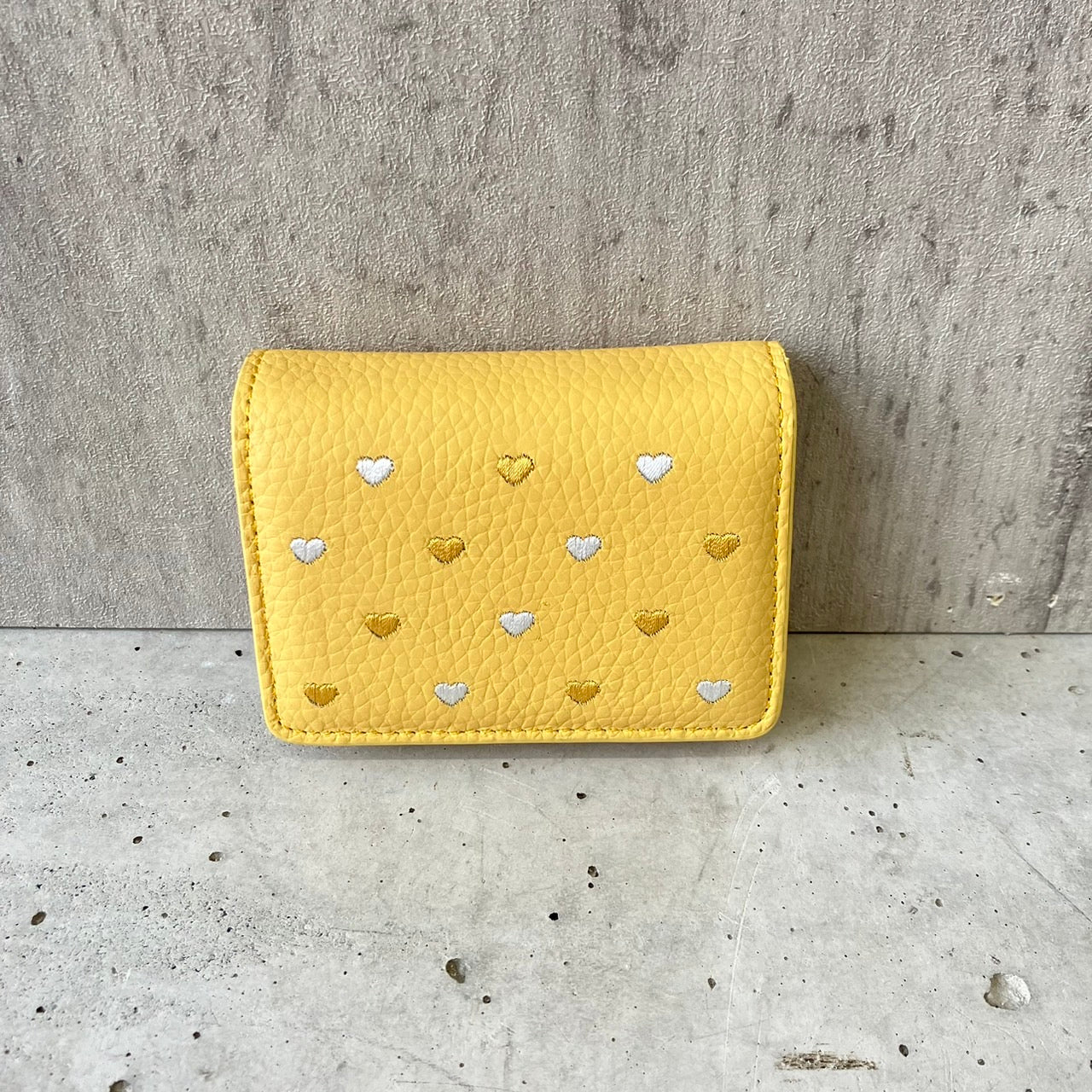 カードケース ハート刺繍で人気のアコーディオン型カードホルダー 【本革製】