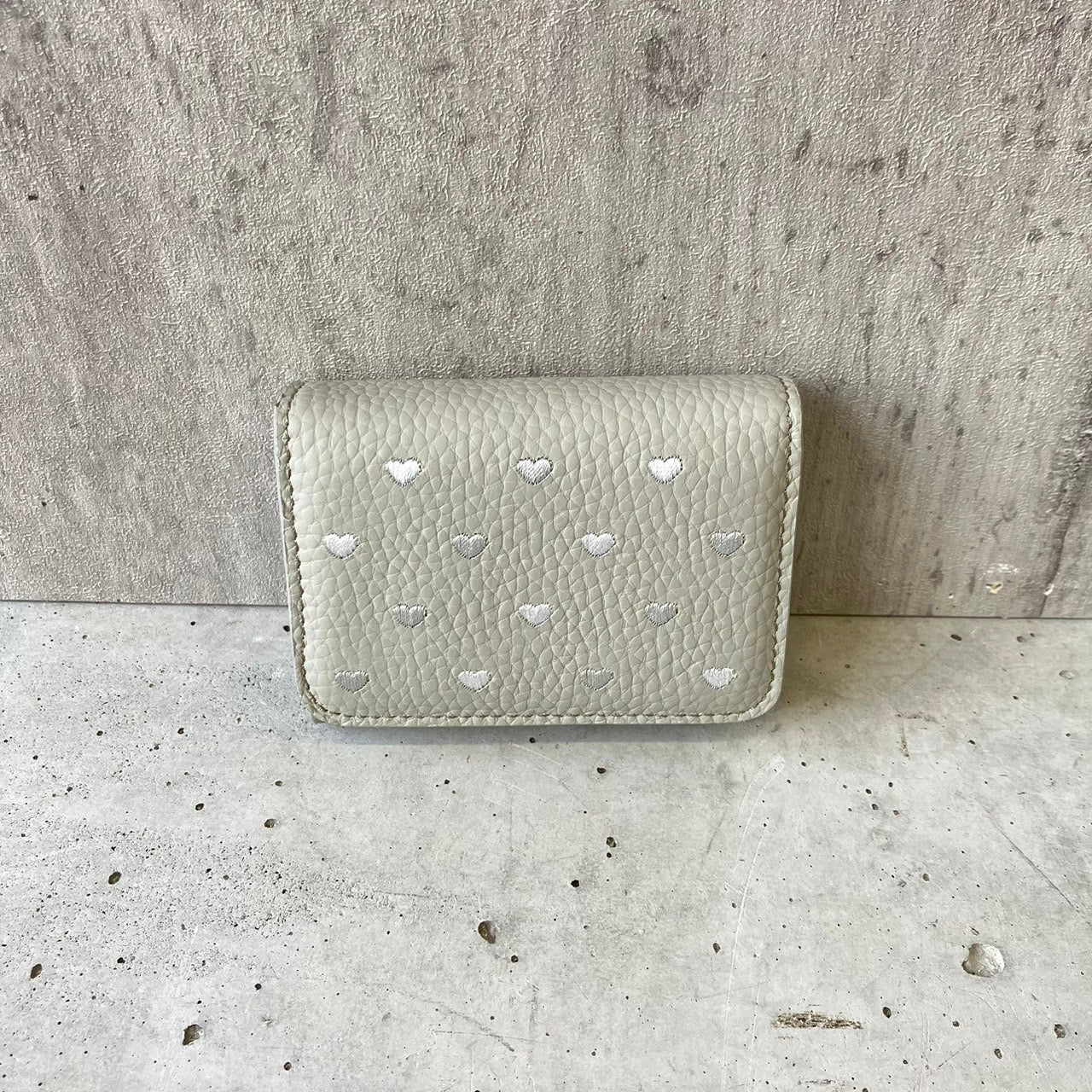 カードケース ハート刺繍で人気のアコーディオン型カードホルダー 【本革製】