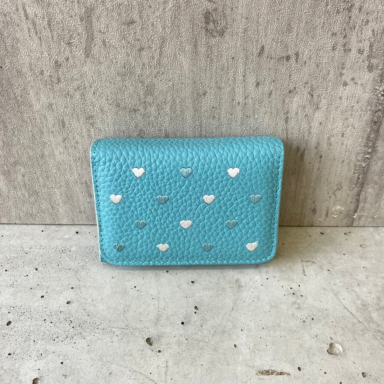 カードケース ハート刺繍で人気のアコーディオン型カードホルダー 【本革製】