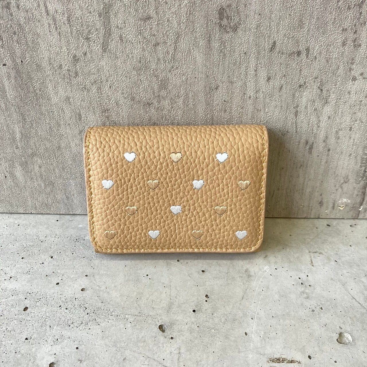 カードケース ハート刺繍で人気のアコーディオン型カードホルダー 【本革製】